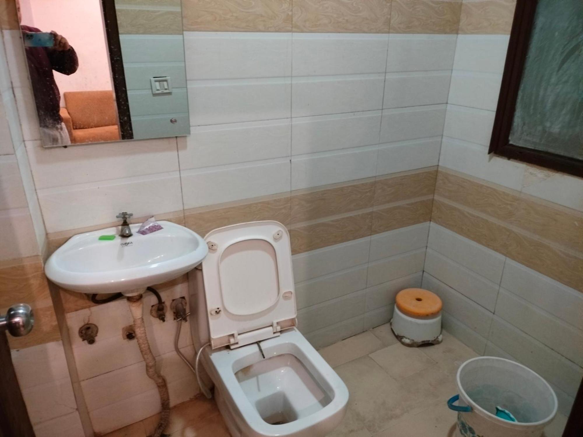 Hotel Geetanjali Inn Ню Делхи Екстериор снимка
